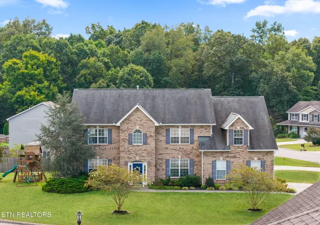 Photo 1 of Single family home for sale at 1029 Garnet Hl Dr, Lenoir City, TN 37772 | MLS# 3610099 | Listing updated on 2026-10-02