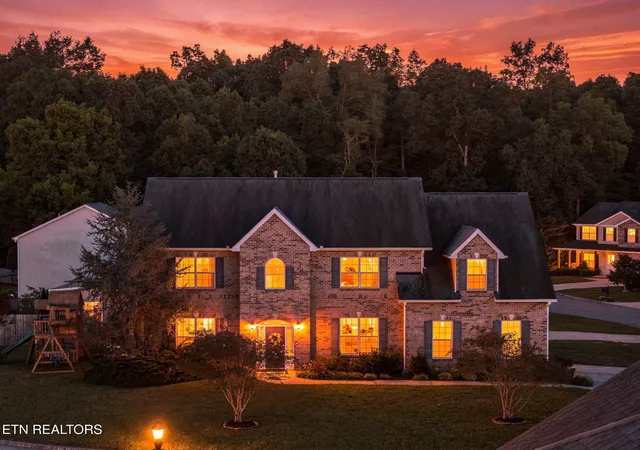 Photo 2 of Single family home for sale at 1029 Garnet Hl Dr, Lenoir City, TN 37772 | MLS# 3610099 | Listing updated on 2026-10-02