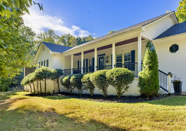 Photo 1 of Mansion for sale at 1395 Roy Sellers Rd, Columbia, TN 38401 | MLS# 3610825 | Listing updated on 2026-10-05