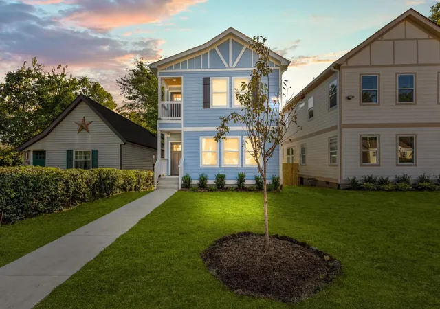 Single family home for sale at 1709 14th Avenue N, Nashville, TN 37208 | MLS# 3610161