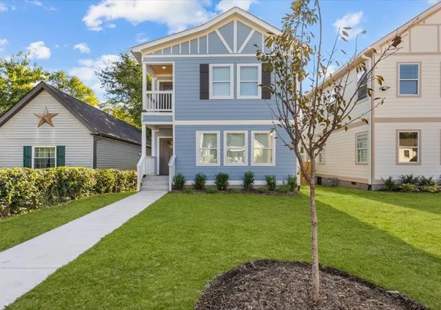 Photo 2 of Single family home for sale at 1709 14th Avenue N, Nashville, TN 37208 | MLS# 3610161 | Listing updated on 2026-10-05