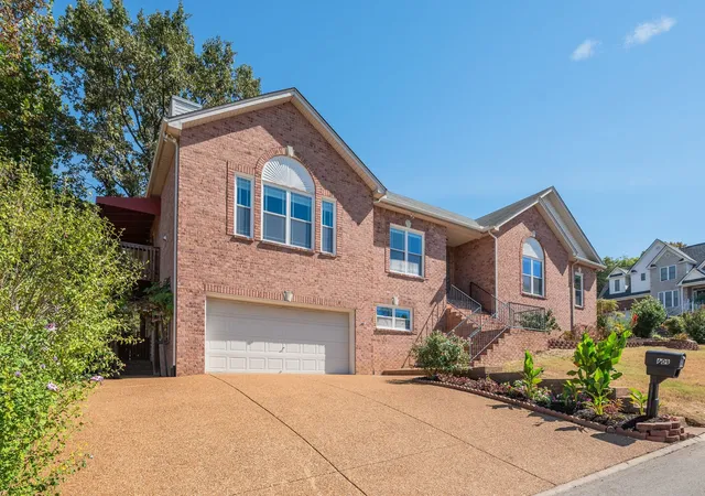Photo 1 of Single family home for sale at 301 Williams Ct, Nashville, TN 37209 | MLS# 3610191 | Listing updated on 2026-10-08