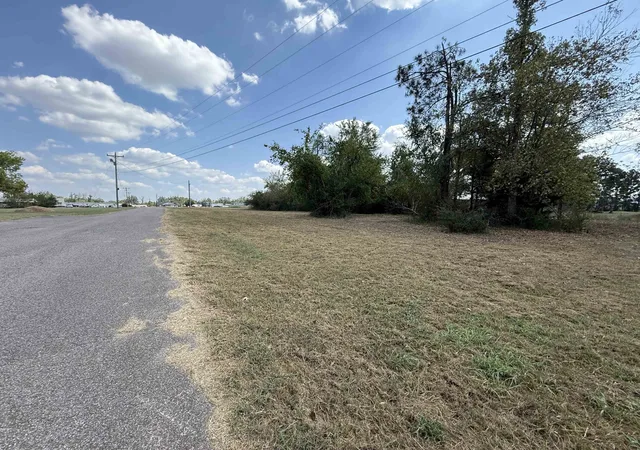 Land for sale at 305 South St, Savannah, TN 38372 | MLS# 3610162