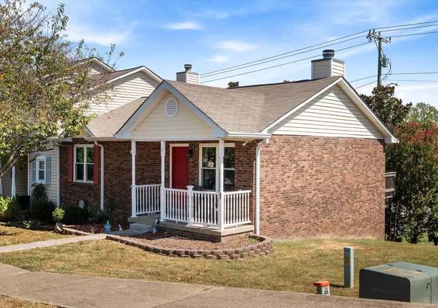 Photo 3 of Townhouse for sale at 27 Rolling Meadows Dr, Goodlettsville, TN 37072 | MLS# 3610176 | Listing updated on 2026-10-02