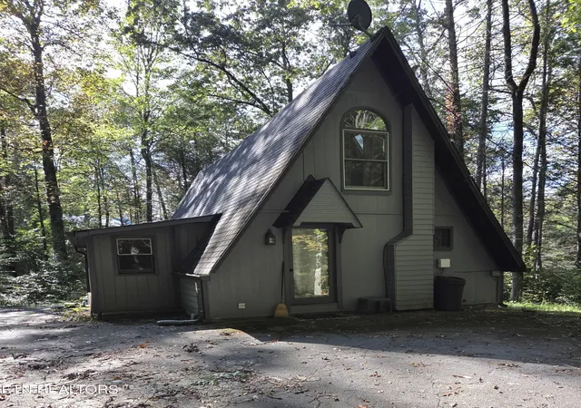 Photo 2 of Single family home for sale at 704 Se Selma Ln, Gatlinburg, TN 37738 | MLS# 3610167 | Listing updated on 2026-10-09