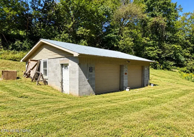 Photo 4 of Single family home for sale at 171 Shaw Holw Rd, New Tazewell, TN 37825 | MLS# 3610173 | Listing updated on 2026-10-03