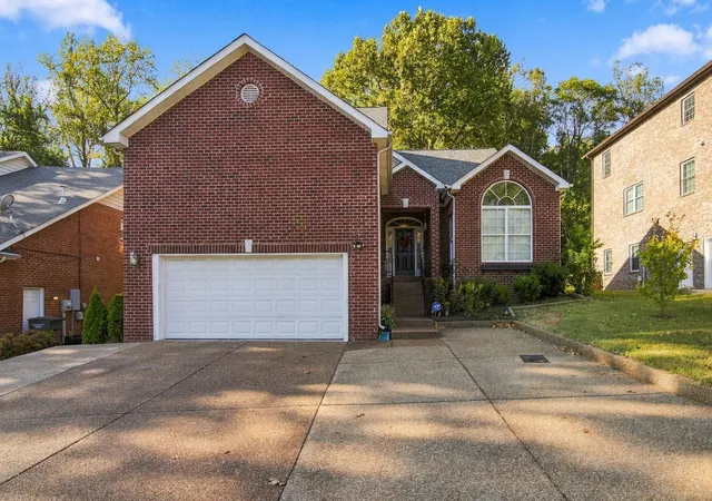 Photo 1 of Single family home for sale at 6705 Autumn Oaks Dr, Brentwood, TN 37027 | MLS# 3610200 | Listing updated on 2026-10-02