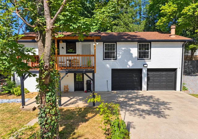 Photo 2 of Single family home for sale at 113 Aileen Ct, Antioch, TN 37013 | MLS# 3610185 | Listing updated on 2026-10-02