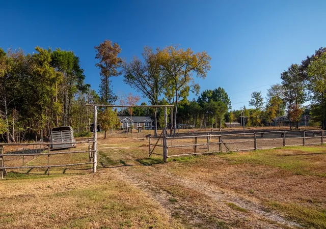 Photo 2 of Manufactured home for sale at 3469 Gillespie Ln, Columbia, TN 38401 | MLS# 3610344 | Listing updated on 2026-10-02