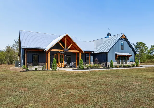 Photo 3 of Single family home for sale at 4976 Comstock Rd, Chapel Hill, TN 37034 | MLS# 3610195 | Listing updated on 2026-10-30