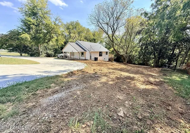 Photo 1 of Single family home for sale at 8752 Gleason Dr, Knoxville, TN 37923 | MLS# 3610193 | Listing updated on 2026-10-08