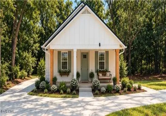 Photo 3 of Single family home for sale at 8752 Gleason Dr, Knoxville, TN 37923 | MLS# 3610193 | Listing updated on 2026-10-08