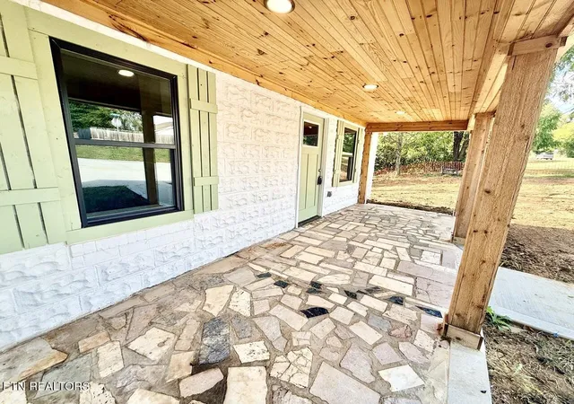 Photo 4 of Single family home for sale at 8752 Gleason Dr, Knoxville, TN 37923 | MLS# 3610193 | Listing updated on 2026-10-08