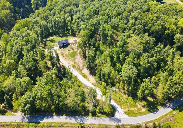 Photo 1 of Single family home for sale at 733 Mitchell Rd, Erin, TN 37061 | MLS# 3610207 | Listing updated on 2026-10-15