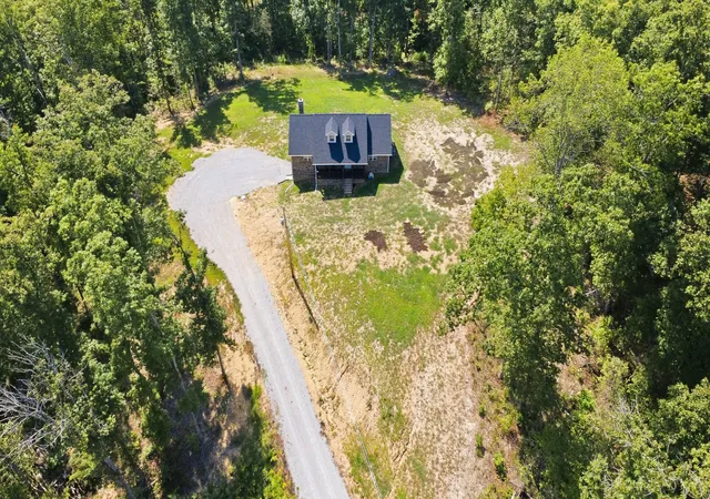 Photo 3 of Single family home for sale at 733 Mitchell Rd, Erin, TN 37061 | MLS# 3610207 | Listing updated on 2026-10-15