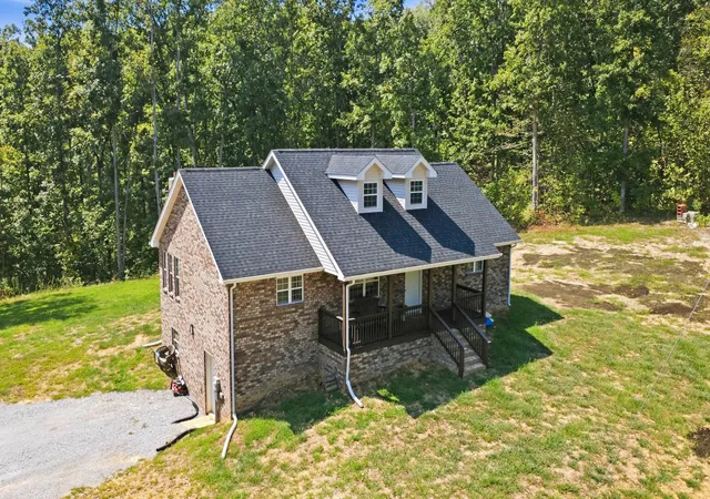 Photo 3 of Single family home for sale at 733 Mitchell Rd, Erin, TN 37061 | MLS# 3610207 | Listing updated on 2026-10-15