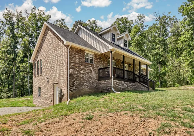 Photo 4 of Single family home for sale at 733 Mitchell Rd, Erin, TN 37061 | MLS# 3610207 | Listing updated on 2026-10-15