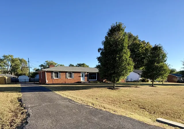Photo 3 of Single family home for sale at 4005 Mcintire Dr, Columbia, TN 38401 | MLS# 3612029 | Listing updated on 2026-10-05