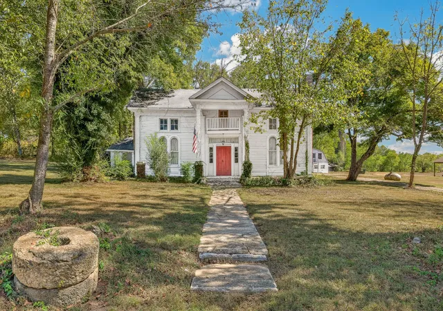 Photo 3 of Single family home for sale at 330 Swan Crk Rd, Fayetteville, TN 37334 | MLS# 3610587 | Listing updated on 2026-10-02