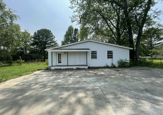 Photo 2 of Single family home for sale at 1406 Old Estill Springs Rd, Tullahoma, TN 37388 | MLS# 3610227 | Listing updated on 2026-10-02