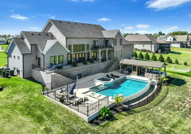 Photo 1 of Mansion for sale at 617 Coles Fry Rd, Gallatin, TN 37066 | MLS# 3610218 | Listing updated on 2026-10-02