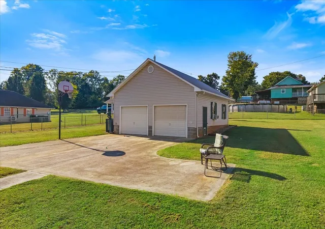 Photo 2 of Single family home for sale at 3354 Highway 11 S, Riceville, TN 37370 | MLS# 3610257 | Listing updated on 2026-10-05