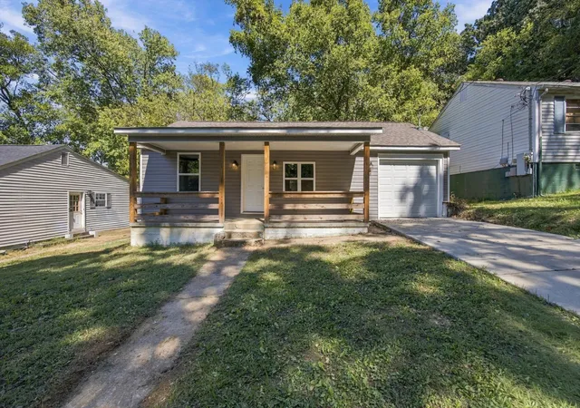 Photo 3 of Single family home for sale at 3307 East 43rd St, Chattanooga, TN 37407 | MLS# 3610245 | Listing updated on 2026-10-02