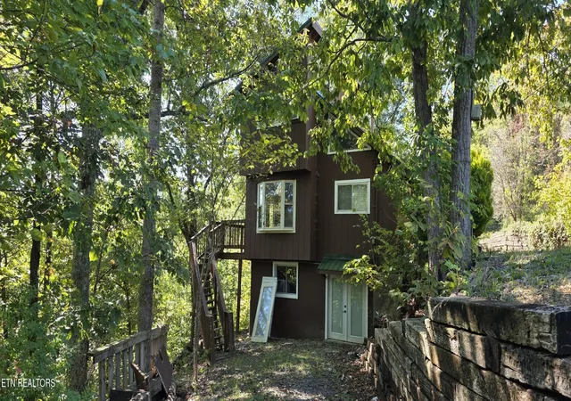 Photo 3 of Single family home for sale at 829 W Gold Dust Dr, Pigeon Forge, TN 37863 | MLS# 3610262 | Listing updated on 2026-10-02