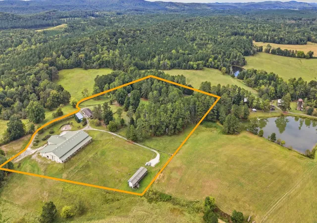 Photo 3 of Single family home for sale at 721 Gowin Rd, La Fayette, GA 30728 | MLS# 3610312 | Listing updated on 2026-10-08
