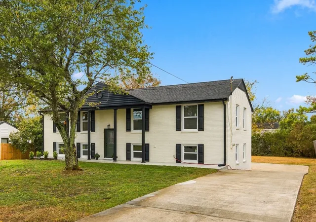 Photo 3 of Single family home for sale at 407 Lynn Dr, Nashville, TN 37211 | MLS# 3610878 | Listing updated on 2026-10-06