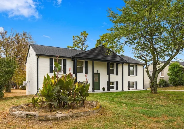 Photo 4 of Single family home for sale at 407 Lynn Dr, Nashville, TN 37211 | MLS# 3610878 | Listing updated on 2026-10-06