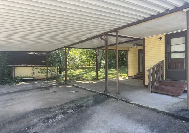 Photo 3 of Single family home for sale at 115 11th Avenue NW, Winchester, TN 37398 | MLS# 3611084 | Listing updated on 2026-10-03