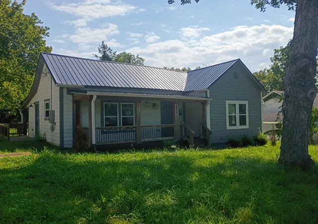 Photo 1 of Single family home for sale at 202 Cherry St, Dickson, TN 37055 | MLS# 3610378 | Listing updated on 2026-10-02
