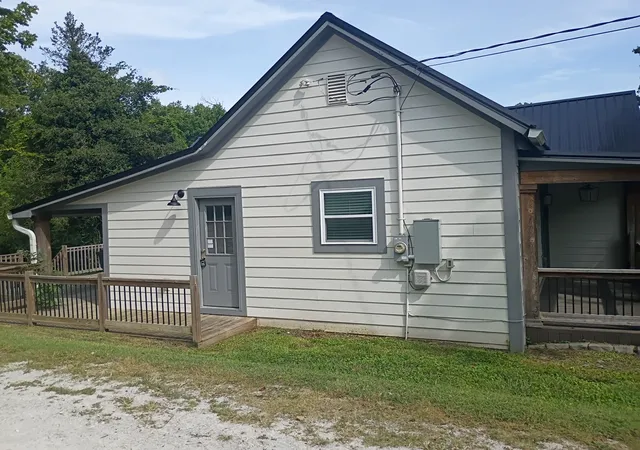 Photo 3 of Single family home for sale at 202 Cherry St, Dickson, TN 37055 | MLS# 3610378 | Listing updated on 2026-10-02