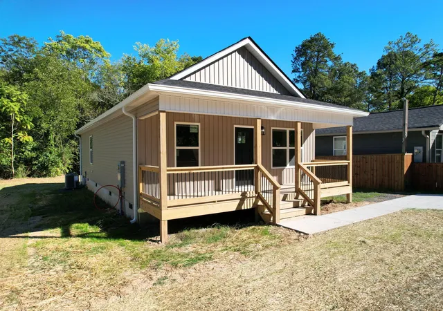 Photo 1 of Single family home for sale at 1012 Tunnel Blvd, Chattanooga, TN 37411 | MLS# 3610337 | Listing updated on 2026-10-02
