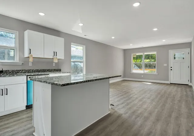 Photo 2 of Single family home for sale at 1012 Tunnel Blvd, Chattanooga, TN 37411 | MLS# 3610337 | Listing updated on 2026-10-02