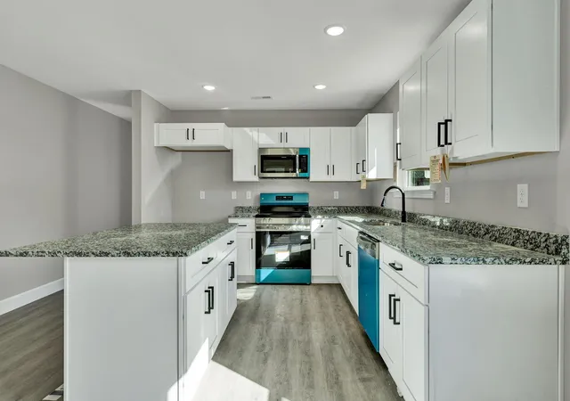 Photo 3 of Single family home for sale at 1012 Tunnel Blvd, Chattanooga, TN 37411 | MLS# 3610337 | Listing updated on 2026-10-02