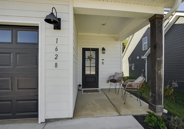 Photo 3 of Single family home for sale at 1628 Spring Berry Ln, Knoxville, TN 37924 | MLS# 3610338 | Listing updated on 2026-10-26