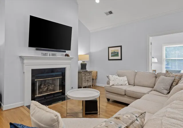 Photo 1 of Townhouse for sale at 1220 Bridgewater Ln, Chattanooga, TN 37405 | MLS# 3610356 | Listing updated on 2026-10-05