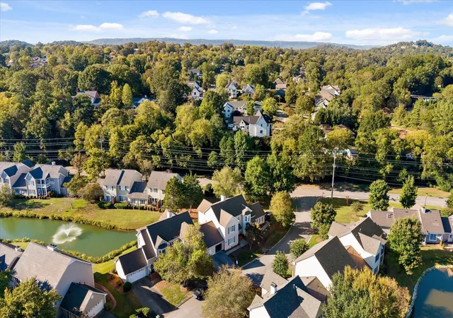 Photo 74 of Townhouse for sale at 1220 Bridgewater Ln, Chattanooga, TN 37405 | MLS# 3610356 | Listing updated on 2026-10-21
