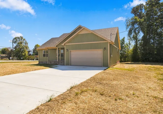 Photo 3 of Single family home for sale at 1 Sunset Fls Rd, Tullahoma, TN 37388 | MLS# 3610426 | Listing updated on 2026-10-09