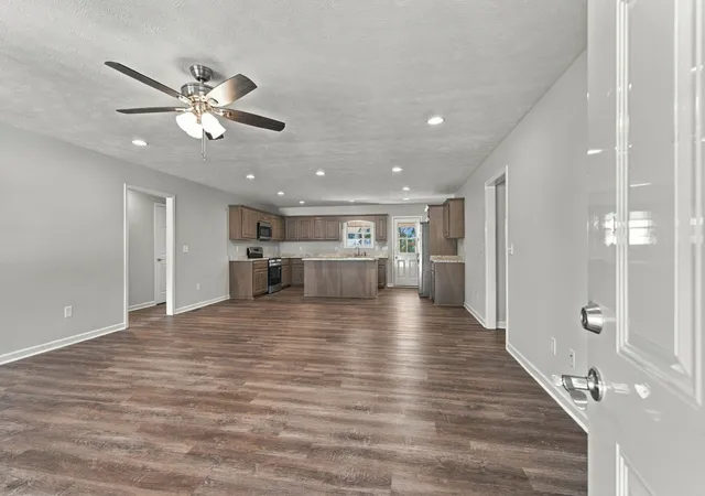 Photo 4 of Single family home for sale at 1 Sunset Fls Rd, Tullahoma, TN 37388 | MLS# 3610426 | Listing updated on 2026-10-09