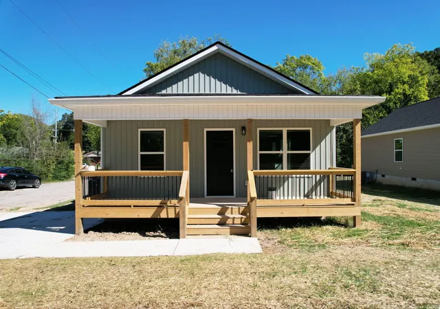 Photo 1 of Single family home for sale at 1016 Tunnel Blvd, Chattanooga, TN 37411 | MLS# 3610408 | Listing updated on 2026-10-02