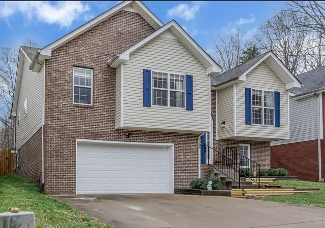 Photo 1 of Single family home for sale at 1589 Hedgewood Rd, Clarksville, TN 37042 | MLS# 3610511 | Listing updated on 2026-10-02