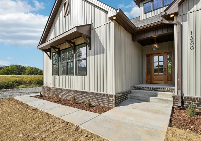 Photo 3 of Single family home for sale at 1300 Vickie Ln, Portland, TN 37148 | MLS# 3610926 | Listing updated on 2026-10-02