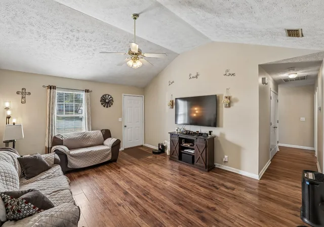 Photo 4 of Single family home for sale at 2914 Holsted Dr, Murfreesboro, TN 37128 | MLS# 3610562 | Listing updated on 2026-10-10
