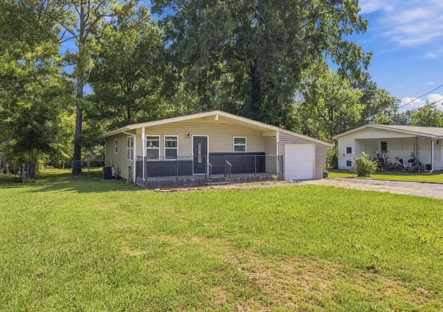 Photo 3 of Single family home for sale at 13 Stovall St, Fort Oglethorpe, GA 30742 | MLS# 3610459 | Listing updated on 2026-10-08
