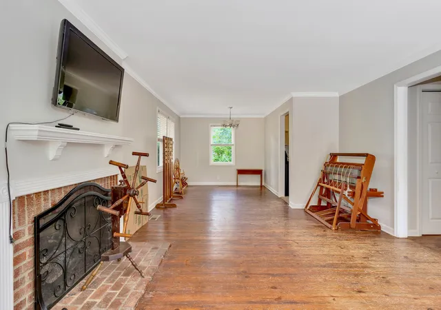 Photo 2 of Single family home for sale at 1502 Albion Dr, Signal Mountain, TN 37377 | MLS# 3610460 | Listing updated on 2026-10-04