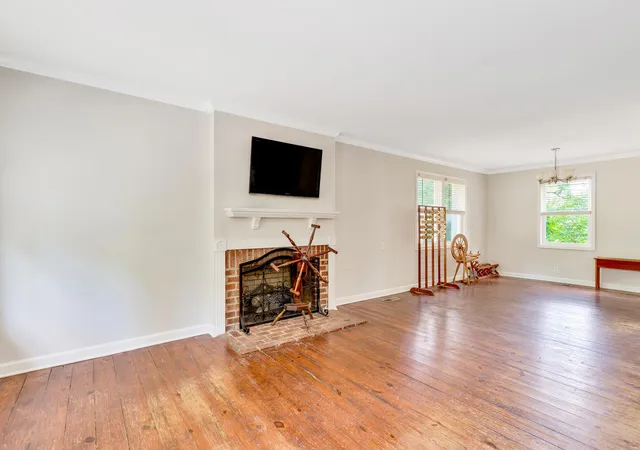Photo 3 of Single family home for sale at 1502 Albion Dr, Signal Mountain, TN 37377 | MLS# 3610460 | Listing updated on 2026-10-04