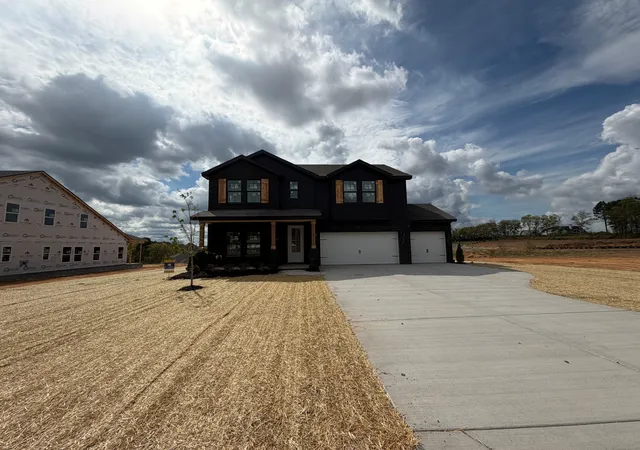 Photo 1 of Single family home for sale at 3233 Gravity Dr, Columbia, TN 38401 | MLS# 3610589 | Listing updated on 2026-10-07